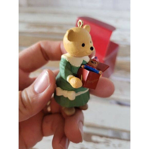 Hallmark daughter bear 1996 ornament Victorian Xmas tree - Picture 6 of 7